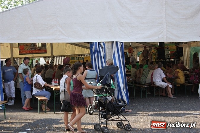 Zdjęcie w galerii na portalu naszraciborz.pl: Upalna niedziela w Krzanowicach - piknik familijny na dni miasta wiadomości z regionu