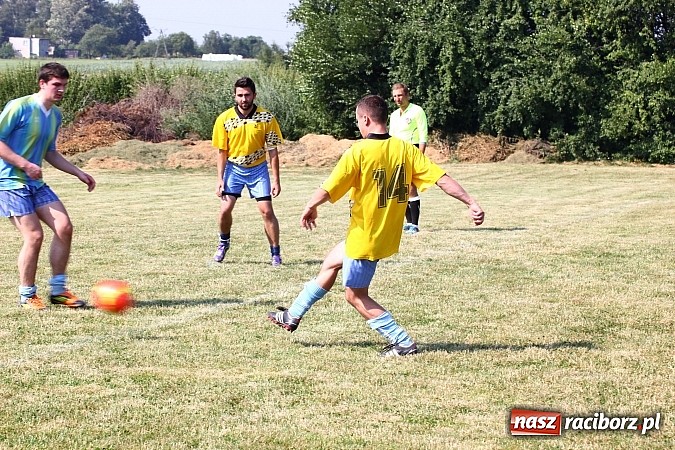 Zdjęcie w galerii na portalu naszraciborz.pl: Rozegrali mecz ku pamięci zmarłego kolegi wiadomości z regionu