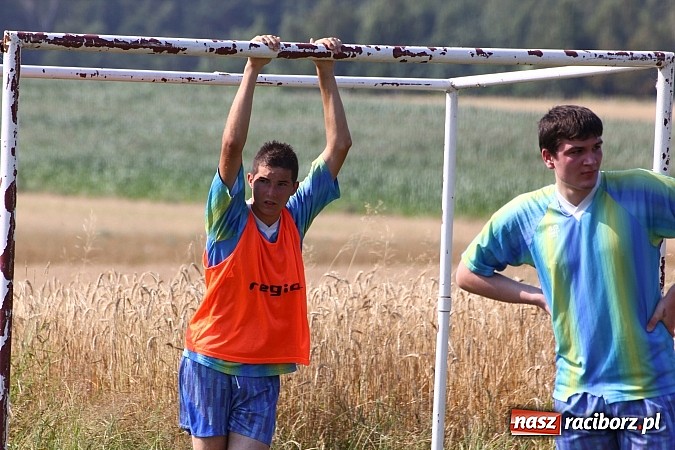 Zdjęcie w galerii na portalu naszraciborz.pl: Rozegrali mecz ku pamięci zmarłego kolegi wiadomości z regionu
