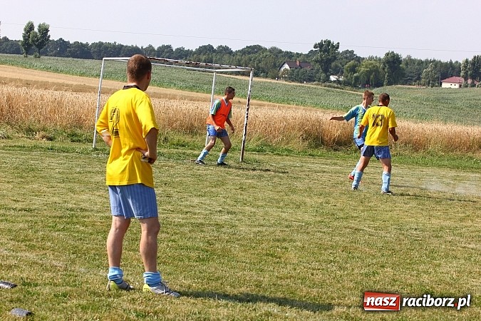 Zdjęcie w galerii na portalu naszraciborz.pl: Rozegrali mecz ku pamięci zmarłego kolegi wiadomości z regionu