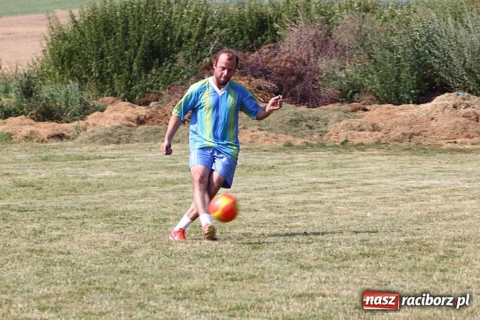 Zdjęcie w galerii na portalu naszraciborz.pl: Rozegrali mecz ku pamięci zmarłego kolegi wiadomości z regionu