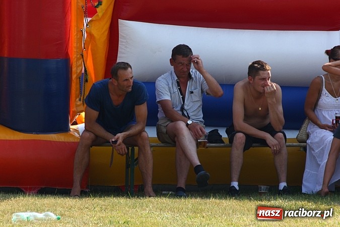 Zdjęcie w galerii na portalu naszraciborz.pl: Rozegrali mecz ku pamięci zmarłego kolegi wiadomości z regionu