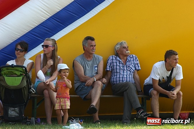 Zdjęcie w galerii na portalu naszraciborz.pl: Rozegrali mecz ku pamięci zmarłego kolegi wiadomości z regionu