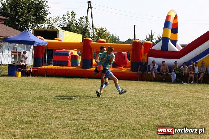 Zdjęcie w galerii na portalu naszraciborz.pl: Rozegrali mecz ku pamięci zmarłego kolegi wiadomości z regionu