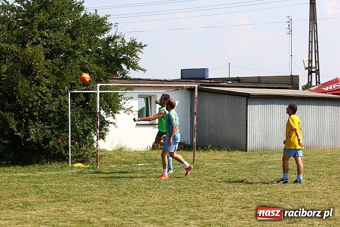 Zdjęcie w galerii na portalu naszraciborz.pl: Rozegrali mecz ku pamięci zmarłego kolegi wiadomości z regionu