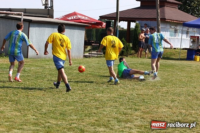 Zdjęcie w galerii na portalu naszraciborz.pl: Rozegrali mecz ku pamięci zmarłego kolegi wiadomości z regionu