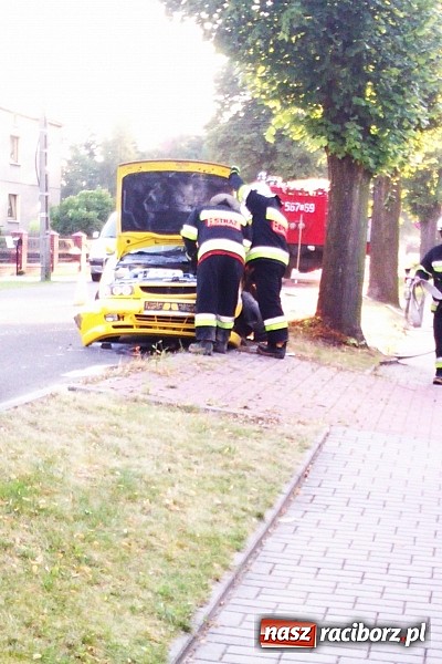 Zdjęcie w galerii na portalu naszraciborz.pl: Wypadek w Chałupkach. 23-latek trafił do szpitala wiadomości z regionu