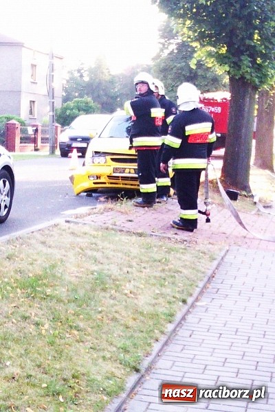 Zdjęcie w galerii na portalu naszraciborz.pl: Wypadek w Chałupkach. 23-latek trafił do szpitala wiadomości z regionu