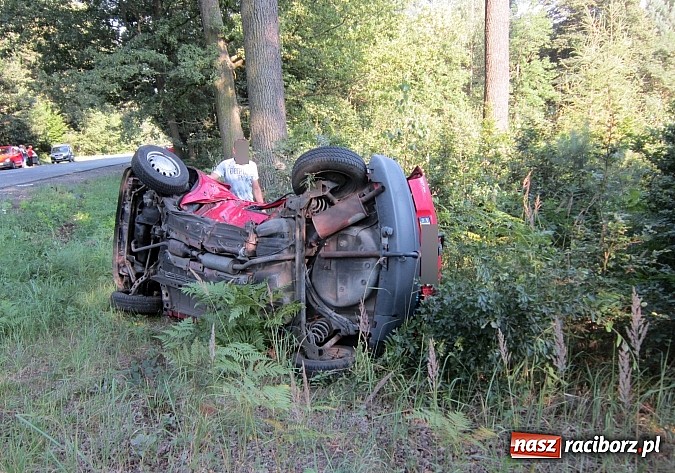 Zdjęcie w galerii na portalu naszraciborz.pl: Tragiczny wypadek przy źródełku Hugon na trasie Racibórz-Gliwice. Dwie kobiety nie żyją! wiadomości z regionu