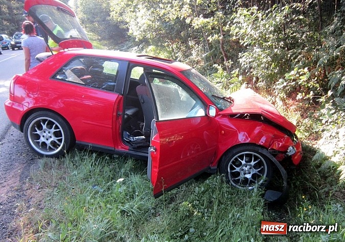 Zdjęcie w galerii na portalu naszraciborz.pl: Tragiczny wypadek przy źródełku Hugon na trasie Racibórz-Gliwice. Dwie kobiety nie żyją! wiadomości z regionu