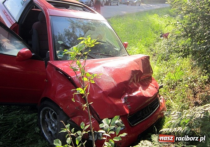 Zdjęcie w galerii na portalu naszraciborz.pl: Tragiczny wypadek przy źródełku Hugon na trasie Racibórz-Gliwice. Dwie kobiety nie żyją! wiadomości z regionu