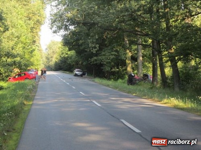Zdjęcie w galerii na portalu naszraciborz.pl: Tragiczny wypadek przy źródełku Hugon na trasie Racibórz-Gliwice. Dwie kobiety nie żyją! wiadomości z regionu