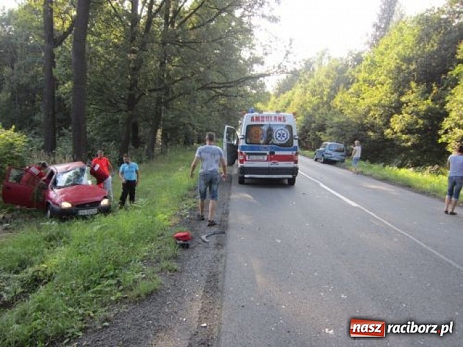 Zdjęcie w galerii na portalu naszraciborz.pl: Tragiczny wypadek przy źródełku Hugon na trasie Racibórz-Gliwice. Dwie kobiety nie żyją! wiadomości z regionu