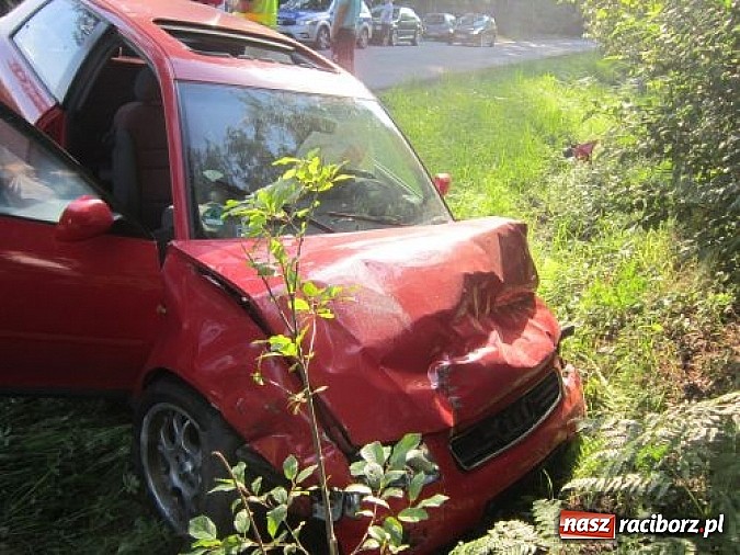 Zdjęcie w galerii na portalu naszraciborz.pl: Tragiczny wypadek przy źródełku Hugon na trasie Racibórz-Gliwice. Dwie kobiety nie żyją! wiadomości z regionu