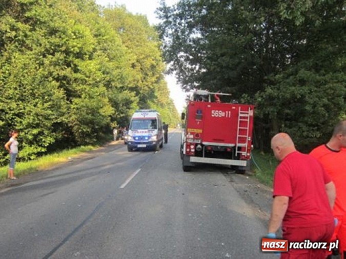 Zdjęcie w galerii na portalu naszraciborz.pl: Tragiczny wypadek przy źródełku Hugon na trasie Racibórz-Gliwice. Dwie kobiety nie żyją! wiadomości z regionu