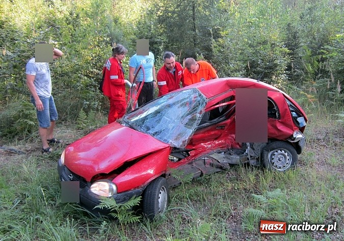 Zdjęcie w galerii na portalu naszraciborz.pl: Tragiczny wypadek przy źródełku Hugon na trasie Racibórz-Gliwice. Dwie kobiety nie żyją! wiadomości z regionu