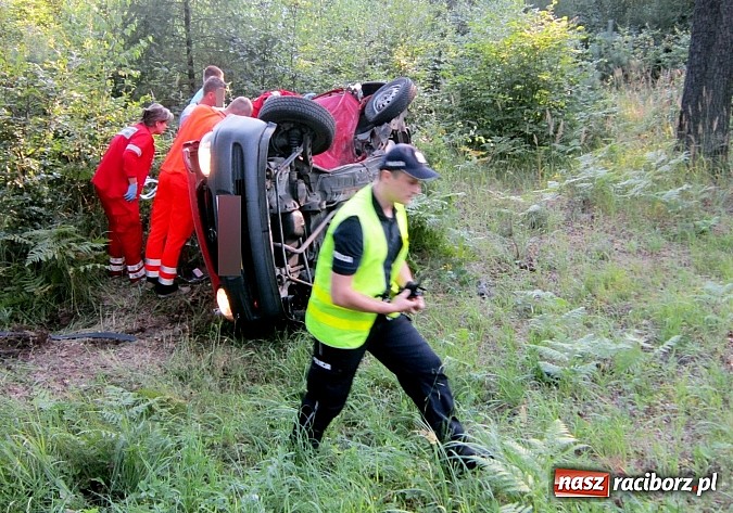 Zdjęcie w galerii na portalu naszraciborz.pl: Tragiczny wypadek przy źródełku Hugon na trasie Racibórz-Gliwice. Dwie kobiety nie żyją! wiadomości z regionu