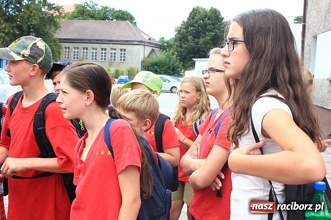 Zdjęcie w galerii na portalu naszraciborz.pl: Młodzi strażacy zagościli w raciborskiej straży wiadomości z regionu