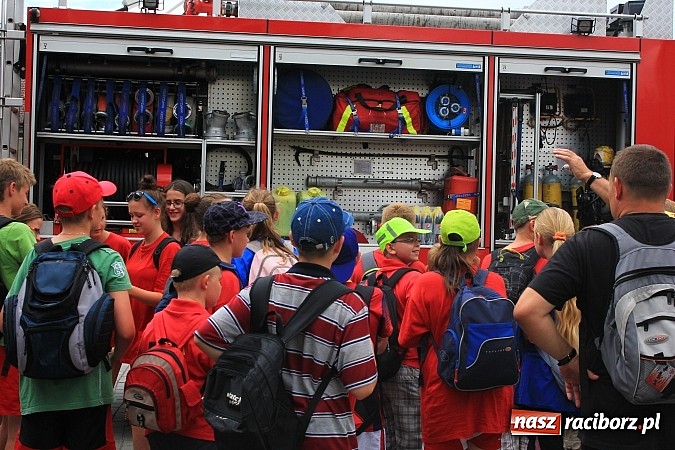 Zdjęcie w galerii na portalu naszraciborz.pl: Młodzi strażacy zagościli w raciborskiej straży wiadomości z regionu