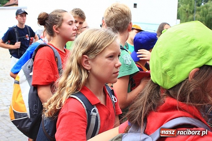 Zdjęcie w galerii na portalu naszraciborz.pl: Młodzi strażacy zagościli w raciborskiej straży wiadomości z regionu