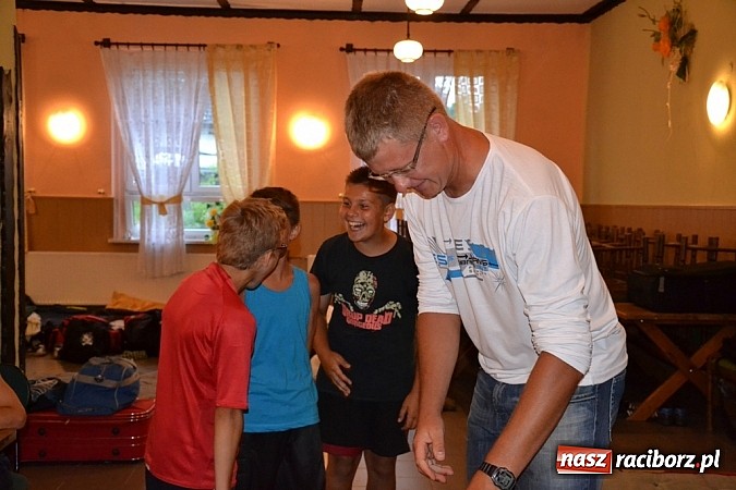 Zdjęcie w galerii na portalu naszraciborz.pl: Puchar i medale osobiście z rąk burmistrza! wiadomości z regionu