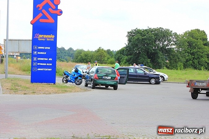 Zdjęcie w galerii na portalu naszraciborz.pl: Poważna kolizja na Rybnickiej. Zderzyły się trzy samochody i motocykl wiadomości z regionu