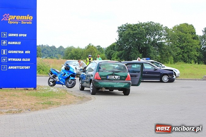 Zdjęcie w galerii na portalu naszraciborz.pl: Poważna kolizja na Rybnickiej. Zderzyły się trzy samochody i motocykl wiadomości z regionu