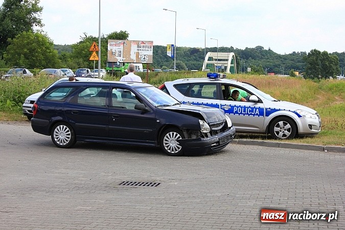 Zdjęcie w galerii na portalu naszraciborz.pl: Poważna kolizja na Rybnickiej. Zderzyły się trzy samochody i motocykl wiadomości z regionu