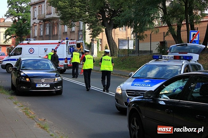 Zdjęcie w galerii na portalu naszraciborz.pl: Wypadek na Piaskowej w Raciborzu. 27-letni motocyklista trafił do szpitala wiadomości z regionu