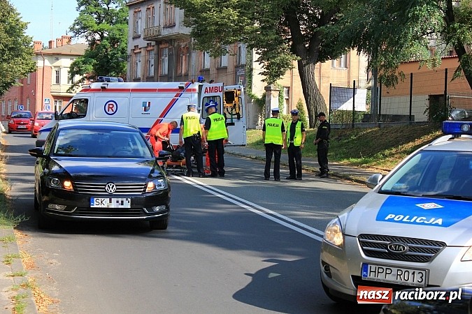 Zdjęcie w galerii na portalu naszraciborz.pl: Wypadek na Piaskowej w Raciborzu. 27-letni motocyklista trafił do szpitala wiadomości z regionu