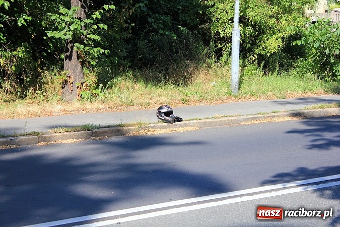 Zdjęcie w galerii na portalu naszraciborz.pl: Wypadek na Piaskowej w Raciborzu. 27-letni motocyklista trafił do szpitala wiadomości z regionu