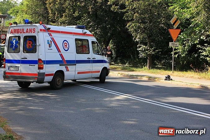 Zdjęcie w galerii na portalu naszraciborz.pl: Wypadek na Piaskowej w Raciborzu. 27-letni motocyklista trafił do szpitala wiadomości z regionu