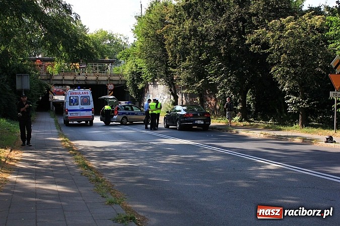 Zdjęcie w galerii na portalu naszraciborz.pl: Wypadek na Piaskowej w Raciborzu. 27-letni motocyklista trafił do szpitala wiadomości z regionu