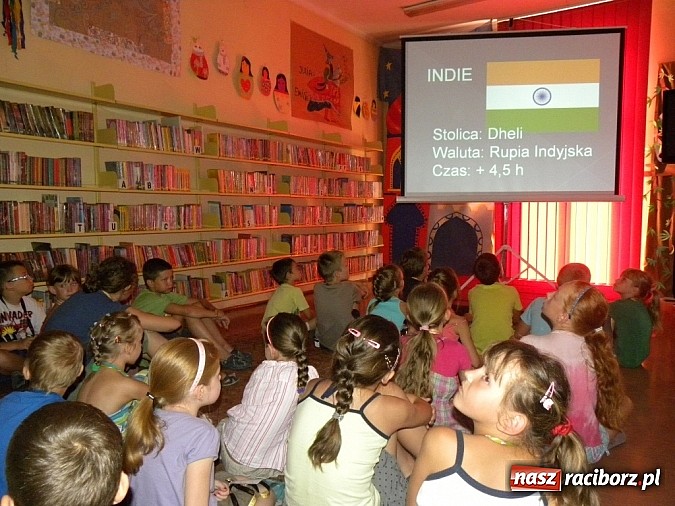 Zdjęcie w galerii na portalu naszraciborz.pl: Na indyjskiej ulicy... wiadomości z regionu