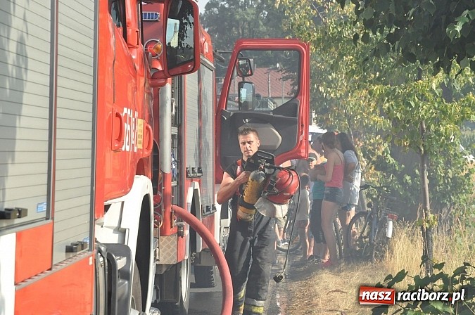 Zdjęcie w galerii na portalu naszraciborz.pl: Na Rakowcu spłonął dach domu wiadomości z regionu