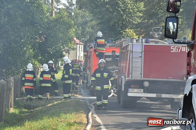 Zdjęcie w galerii na portalu naszraciborz.pl: Na Rakowcu spłonął dach domu wiadomości z regionu