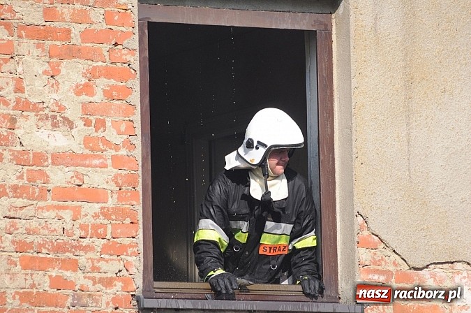 Zdjęcie w galerii na portalu naszraciborz.pl: Na Rakowcu spłonął dach domu wiadomości z regionu