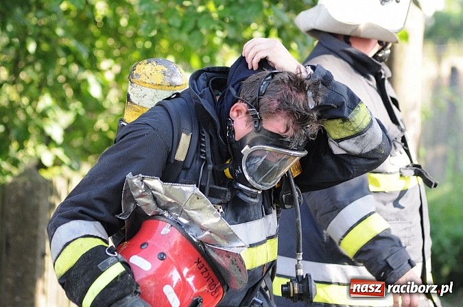 Zdjęcie w galerii na portalu naszraciborz.pl: Na Rakowcu spłonął dach domu wiadomości z regionu