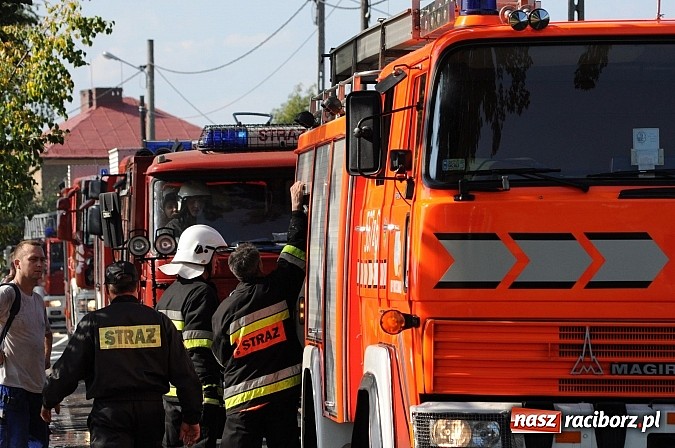 Zdjęcie w galerii na portalu naszraciborz.pl: Na Rakowcu spłonął dach domu wiadomości z regionu