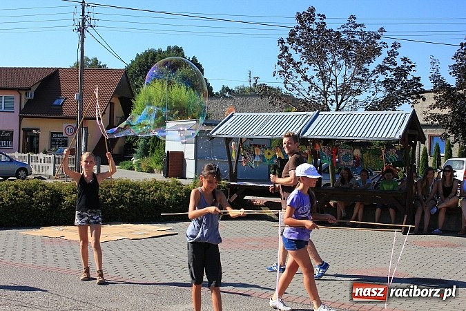 Zdjęcie w galerii na portalu naszraciborz.pl: Akcja LATO: Happening artystyczny w Nędzy wiadomości z regionu