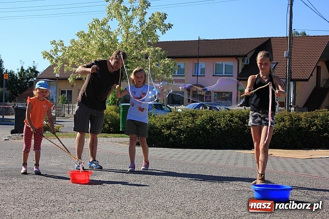 Zdjęcie w galerii na portalu naszraciborz.pl: Akcja LATO: Happening artystyczny w Nędzy wiadomości z regionu