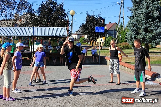 Zdjęcie w galerii na portalu naszraciborz.pl: Akcja LATO: Happening artystyczny w Nędzy wiadomości z regionu