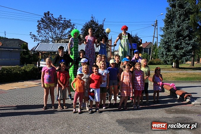 Zdjęcie w galerii na portalu naszraciborz.pl: Akcja LATO: Happening artystyczny w Nędzy wiadomości z regionu