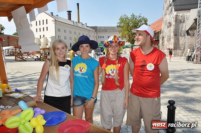 Zdjęcie w galerii na portalu naszraciborz.pl: Zamkowe targi organizacji pozarządowych wiadomości z regionu