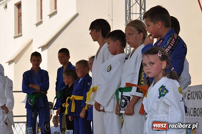 Zdjęcie w galerii na portalu naszraciborz.pl: Zamkowe targi organizacji pozarządowych wiadomości z regionu