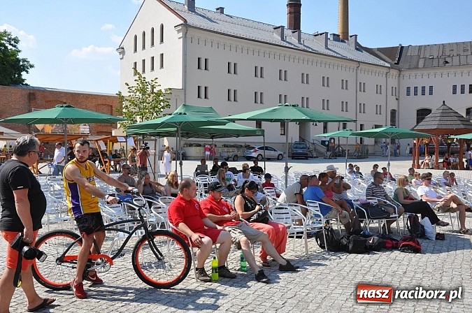 Zdjęcie w galerii na portalu naszraciborz.pl: Zamkowe targi organizacji pozarządowych wiadomości z regionu