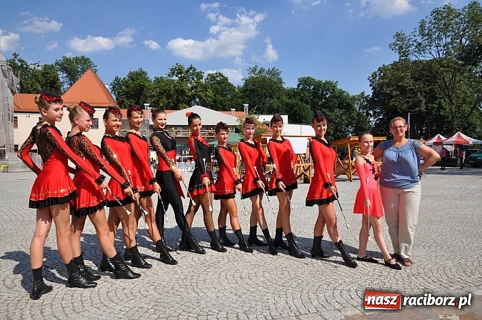 Zdjęcie w galerii na portalu naszraciborz.pl: Zamkowe targi organizacji pozarządowych wiadomości z regionu