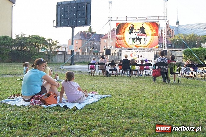 Zdjęcie w galerii na portalu naszraciborz.pl: Letnie wieczory z kinem plenerowym wiadomości z regionu