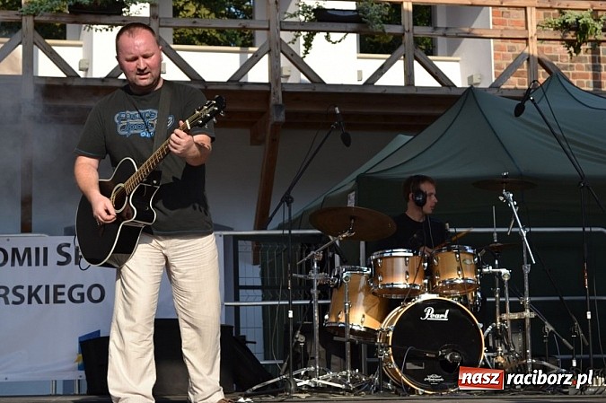 Zdjęcie w galerii na portalu naszraciborz.pl: Folkowa muzyczna podróż na zamku wiadomości z regionu