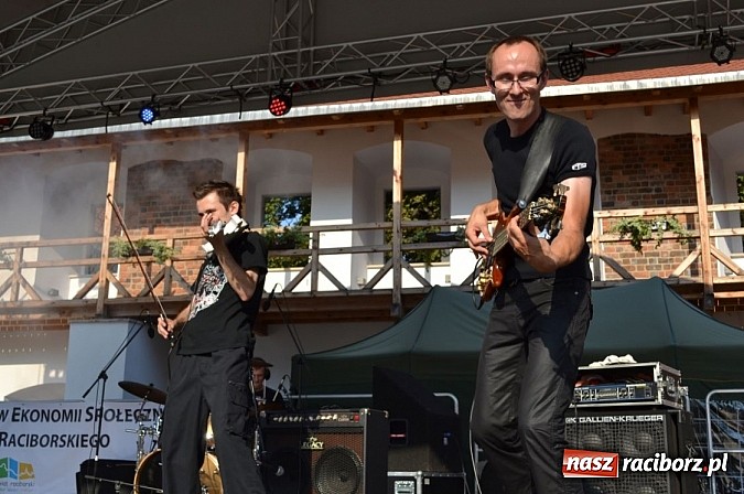 Zdjęcie w galerii na portalu naszraciborz.pl: Folkowa muzyczna podróż na zamku wiadomości z regionu